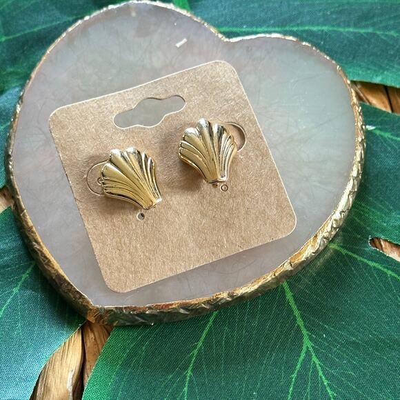 BOGO FREE GOLDEN STATEMENT SHELL STUD EARRINGS - Picture 1 of 5